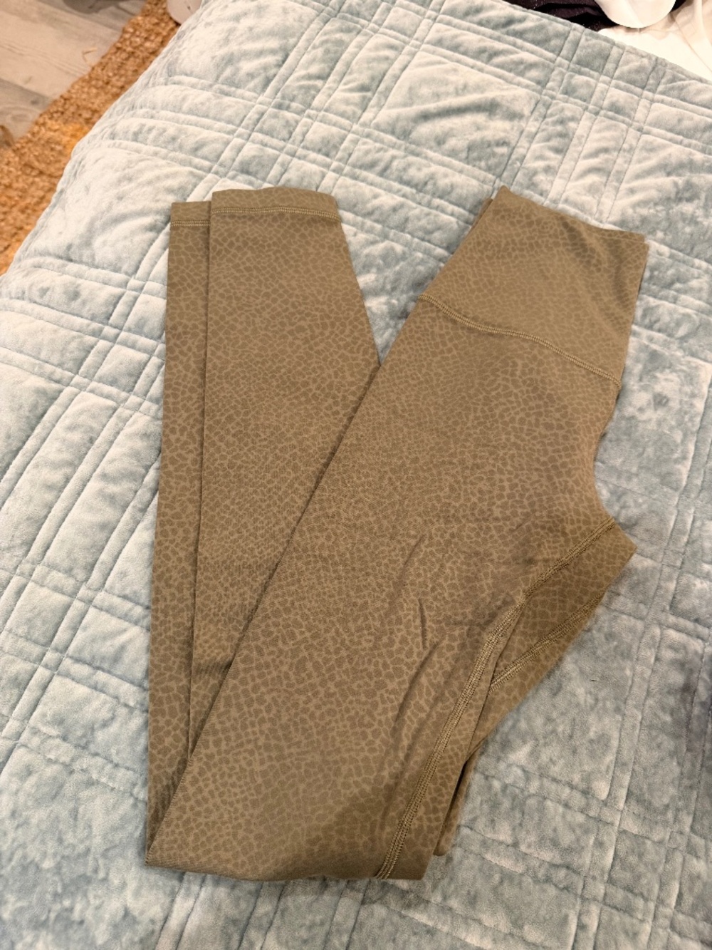 Lululemon Olive Align legging with leopard print - Size US 2